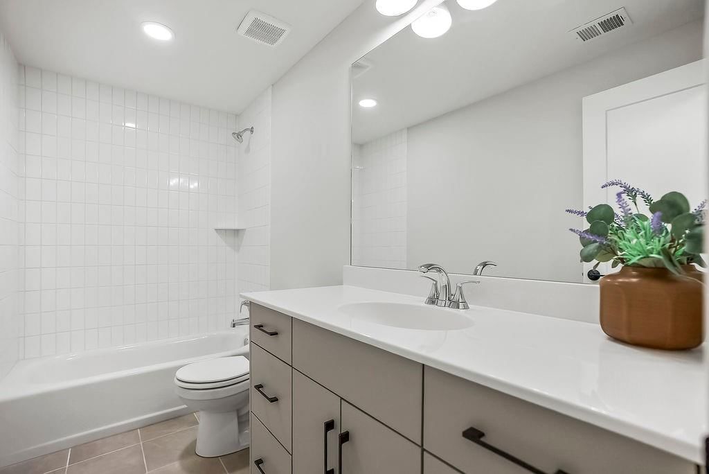 17812 Rainbow Boulevard — photo 47