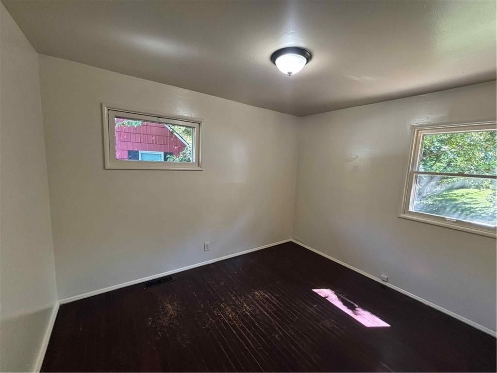 Photo 8 of 16 - 4127 Jackson Avenue