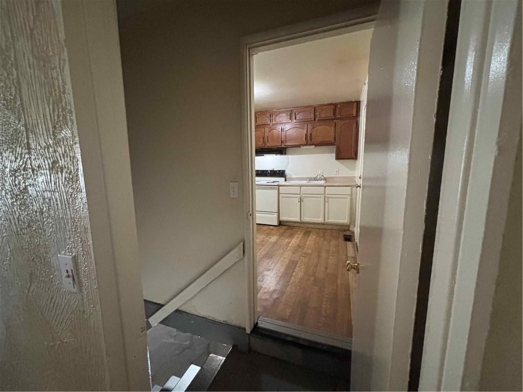 Photo 10 of 16 - 4127 Jackson Avenue