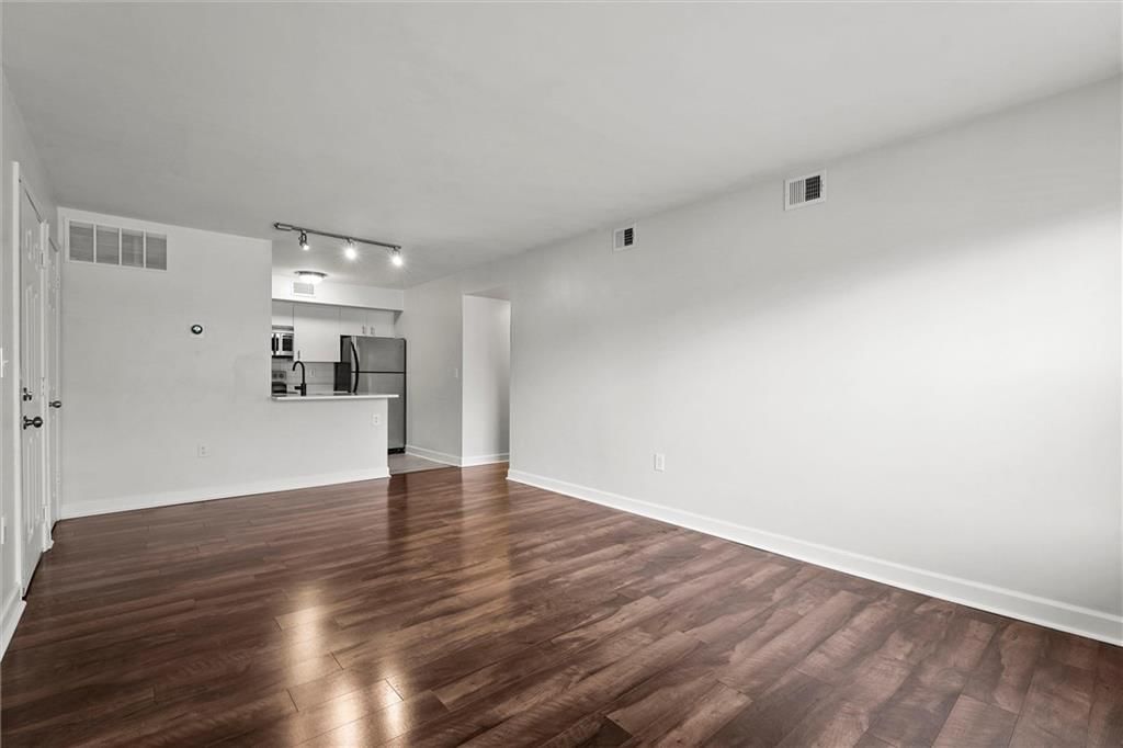 445 W 9th #103 Street — photo 8