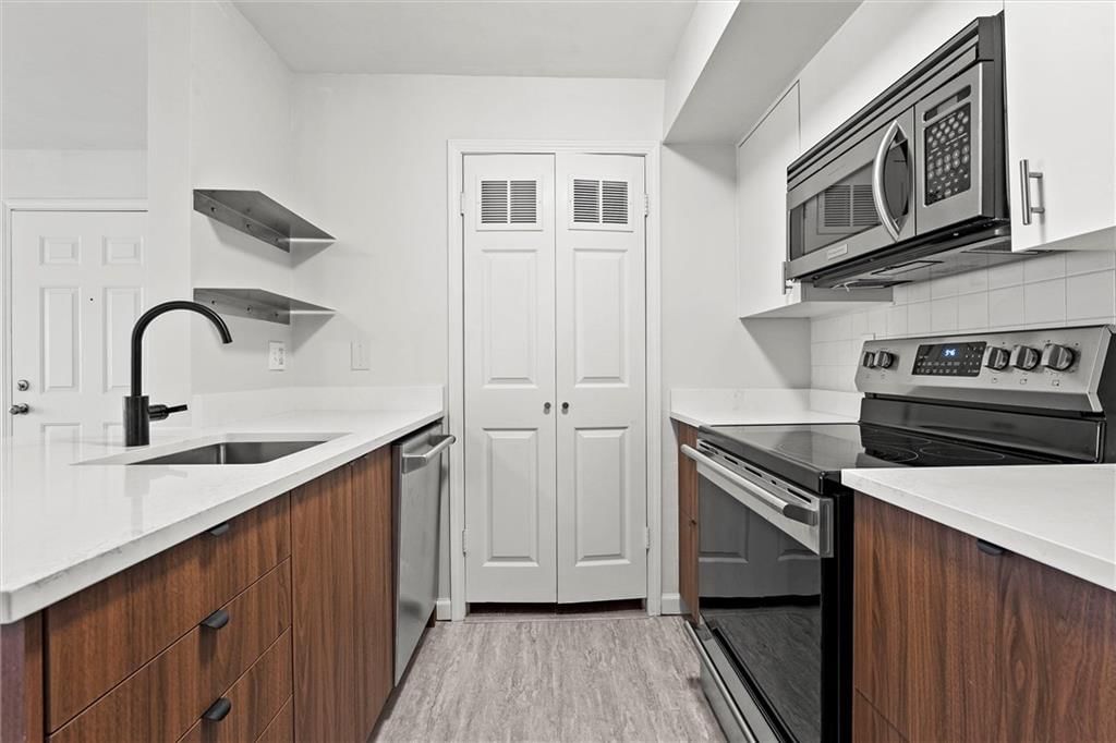 445 W 9th #103 Street — photo 9