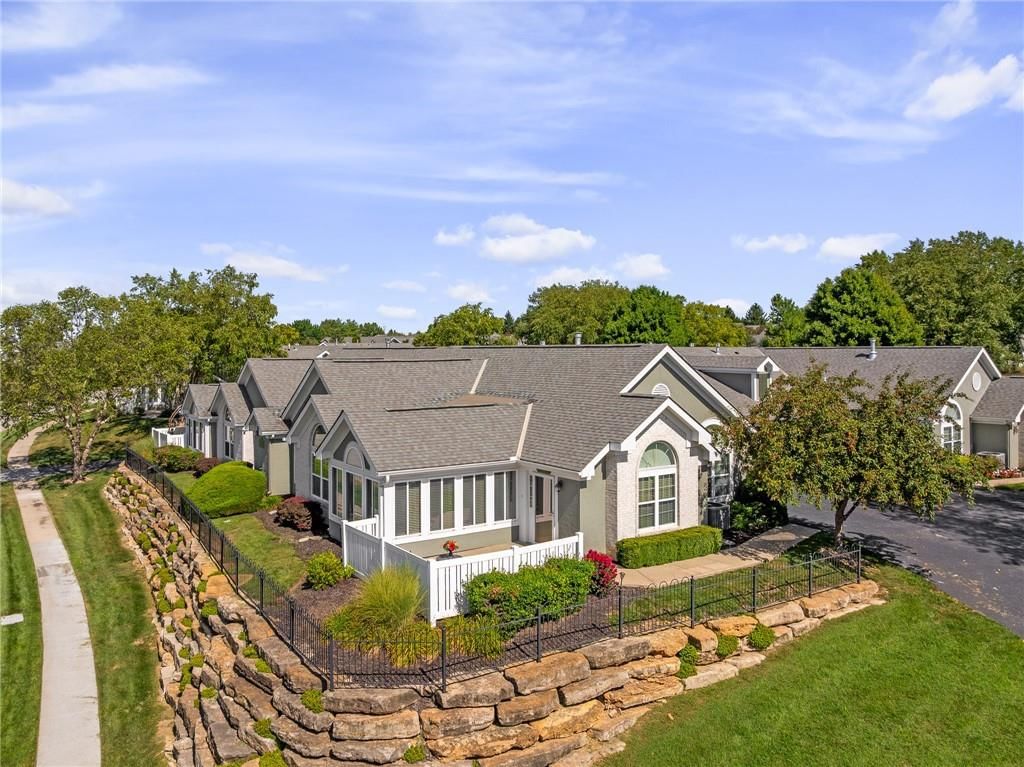 7153 Meadow View Street, Shawnee, KS
