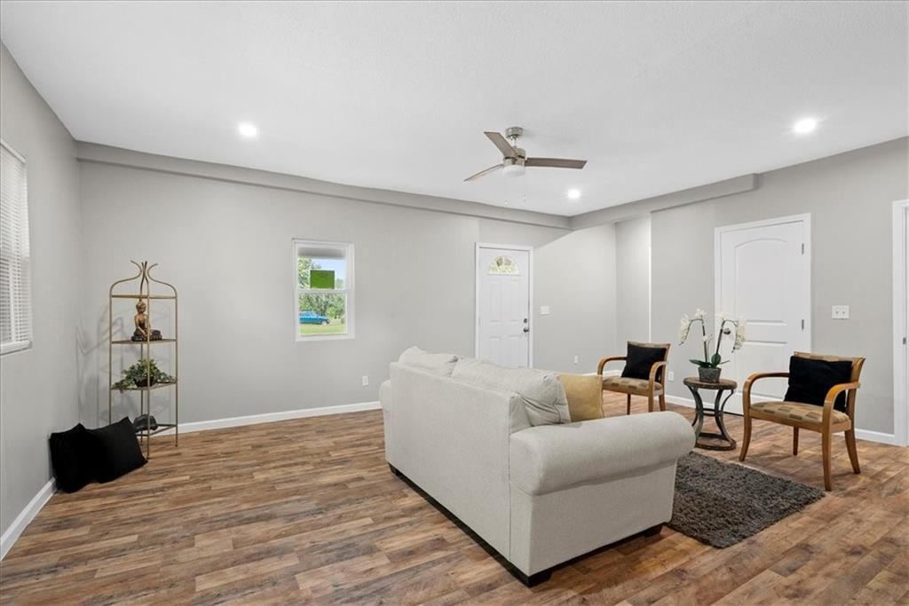 302 Walnut Street — photo 11