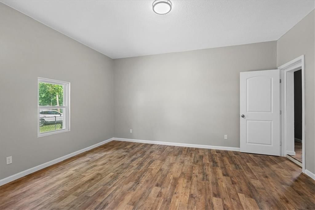 302 Walnut Street — photo 28