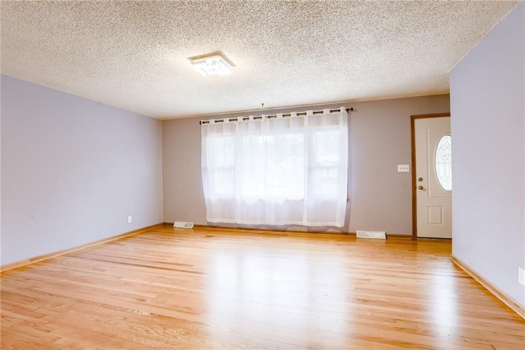 Photo 5 of 40 - 906 NW B Street