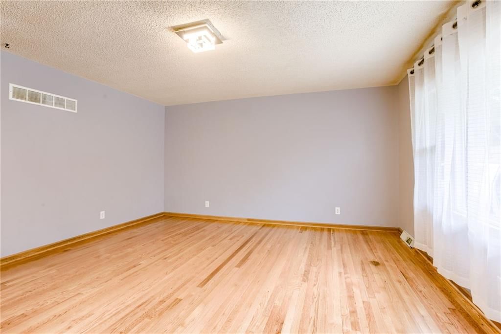 Photo 6 of 40 - 906 NW B Street