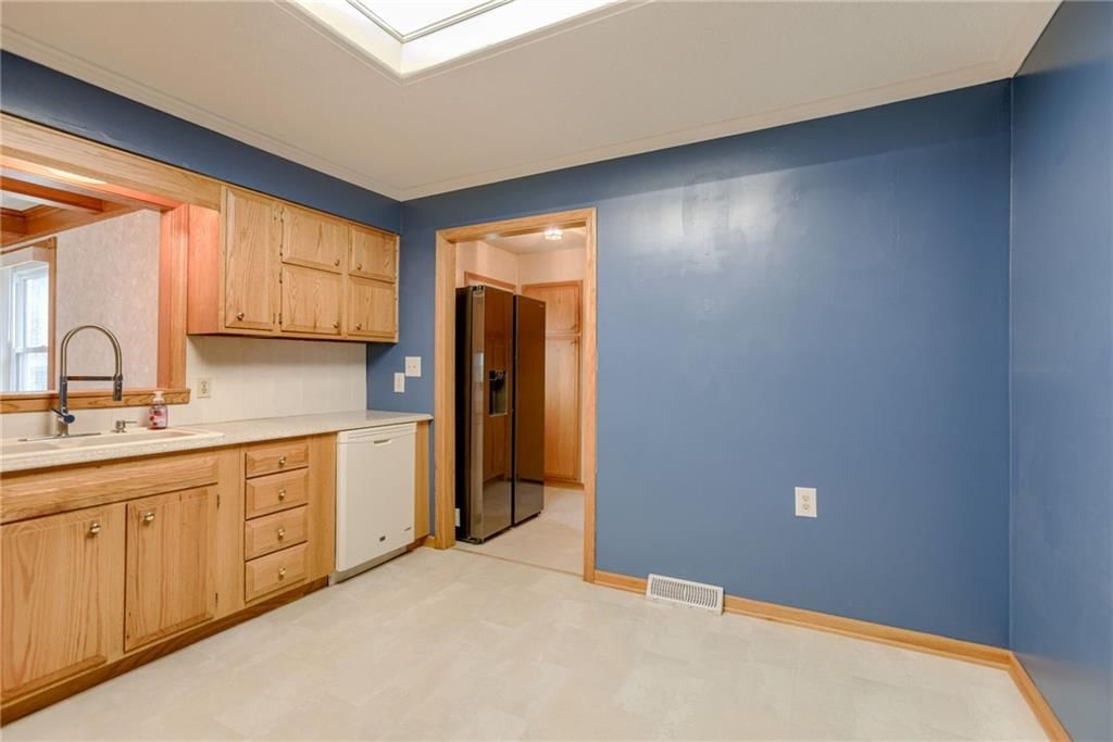 Photo 9 of 40 - 906 NW B Street