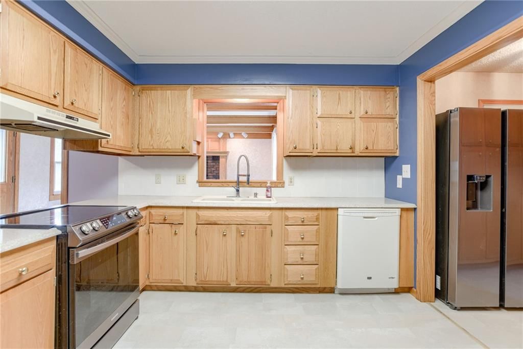 Photo 11 of 40 - 906 NW B Street