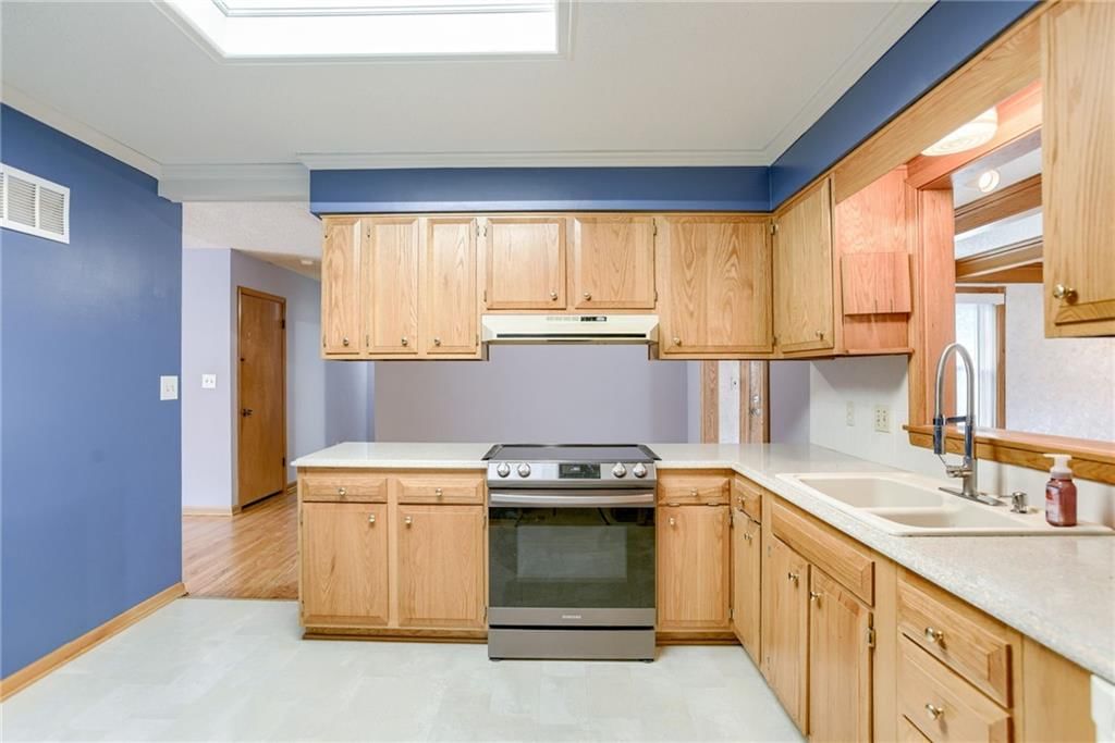 Photo 13 of 40 - 906 NW B Street