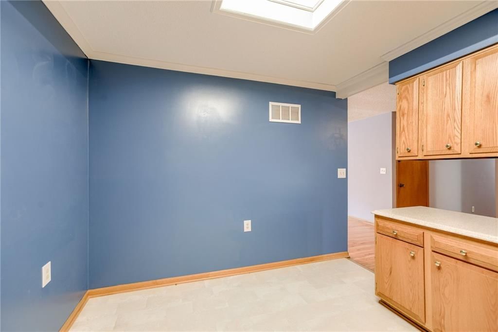 Photo 14 of 40 - 906 NW B Street