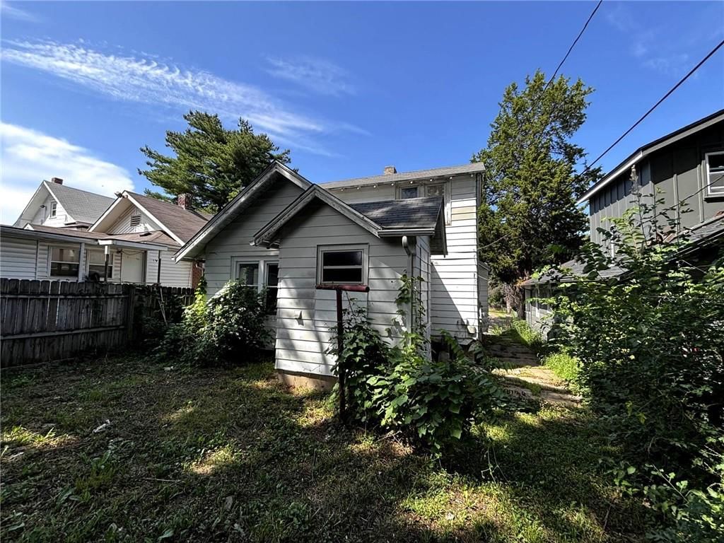 Photo 3 of 24 - 6031 E 14th Street