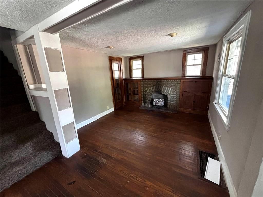 Photo 6 of 24 - 6031 E 14th Street