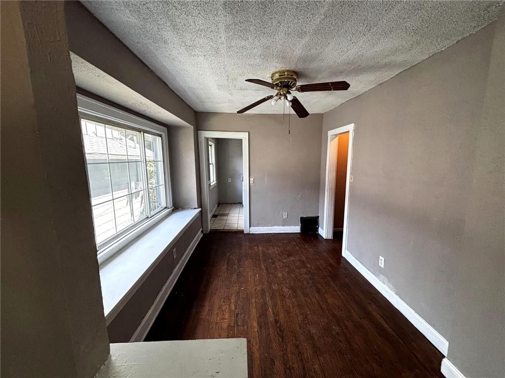 Photo 8 of 24 - 6031 E 14th Street