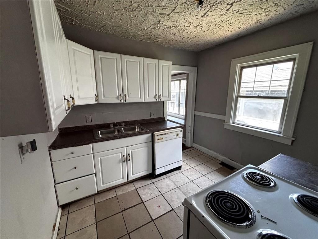 Photo 10 of 24 - 6031 E 14th Street