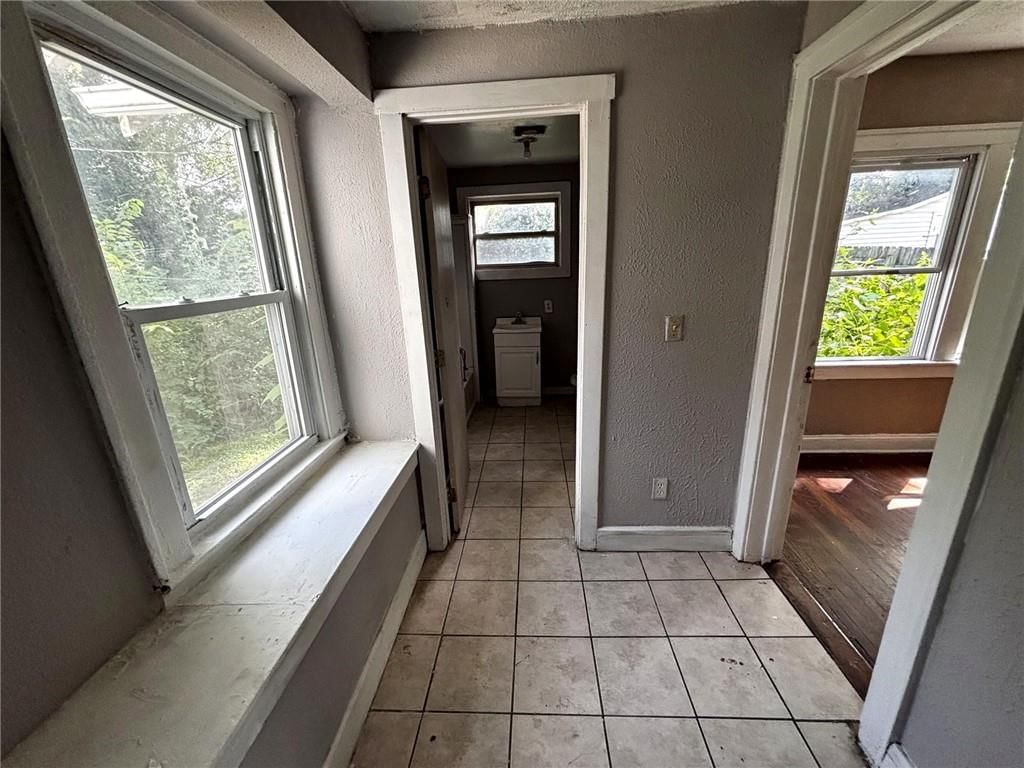 Photo 11 of 24 - 6031 E 14th Street