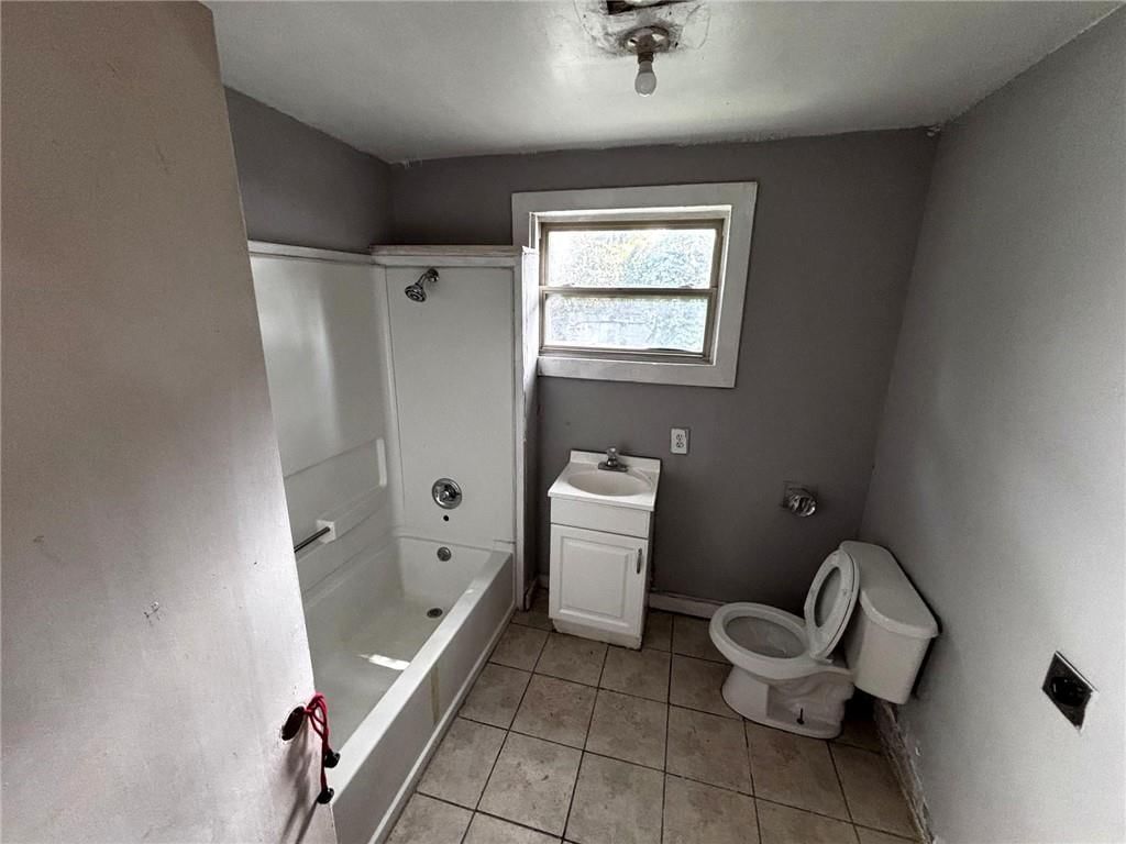 Photo 12 of 24 - 6031 E 14th Street