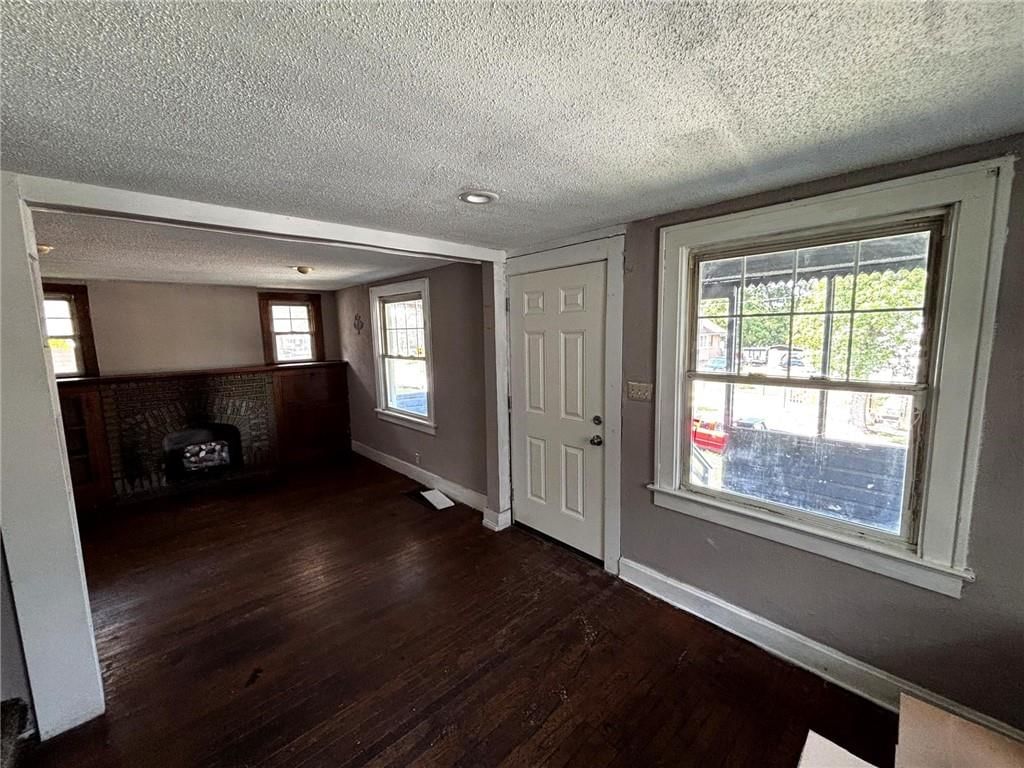 Photo 16 of 24 - 6031 E 14th Street