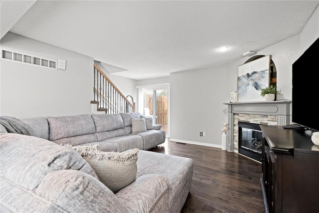 Photo 5 of 33 - 3561 NE Austin Drive