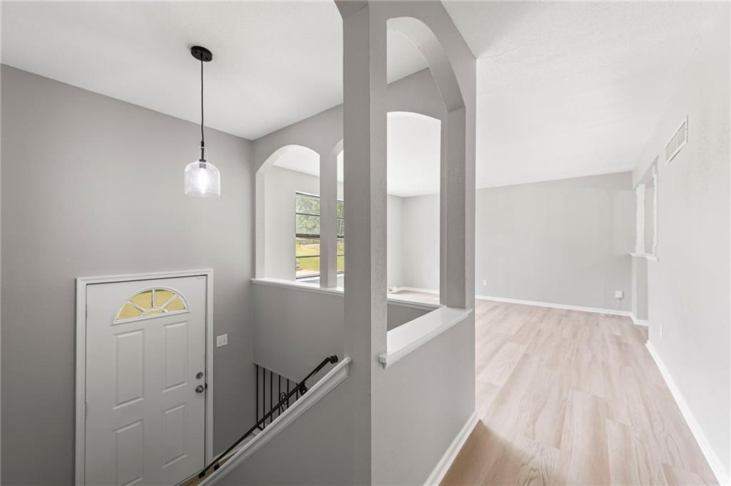 Photo 4 of 35 - 1628 1st Street Terrace