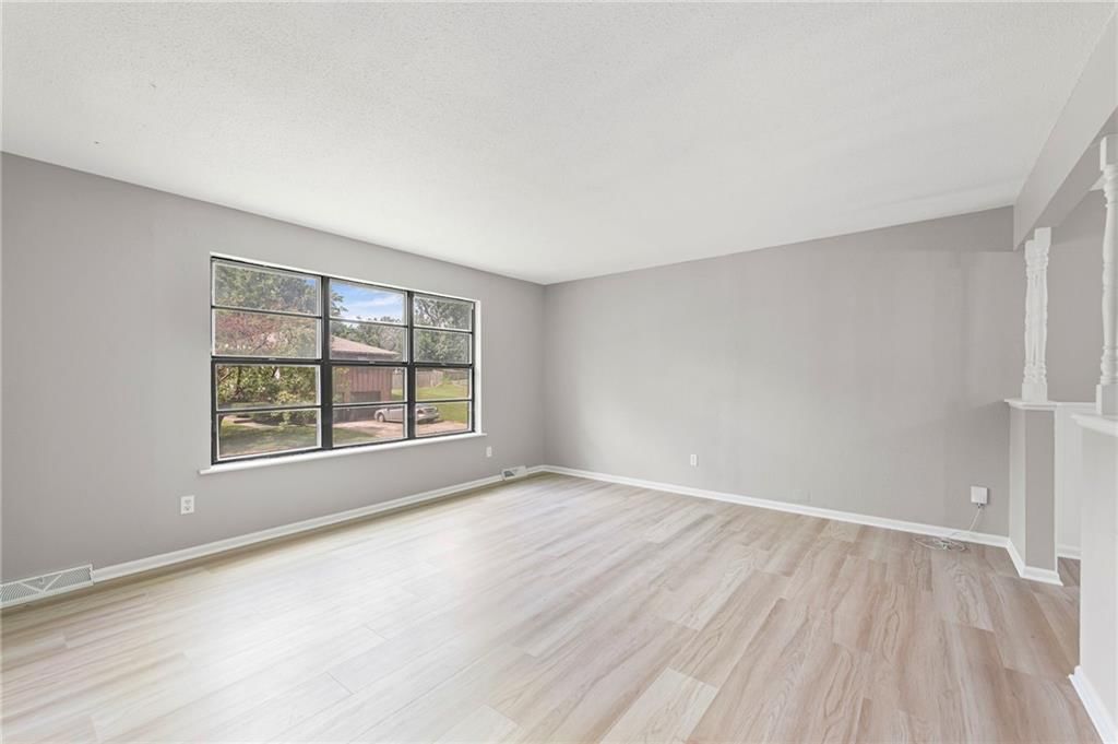 Photo 6 of 35 - 1628 1st Street Terrace