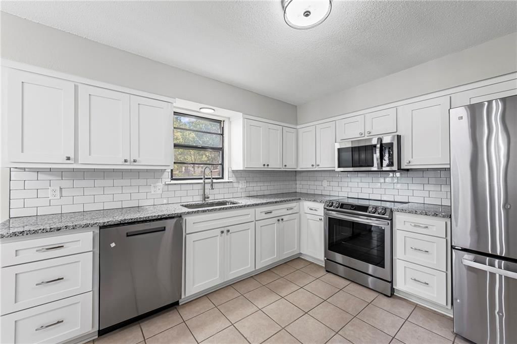 Photo 12 of 35 - 1628 1st Street Terrace