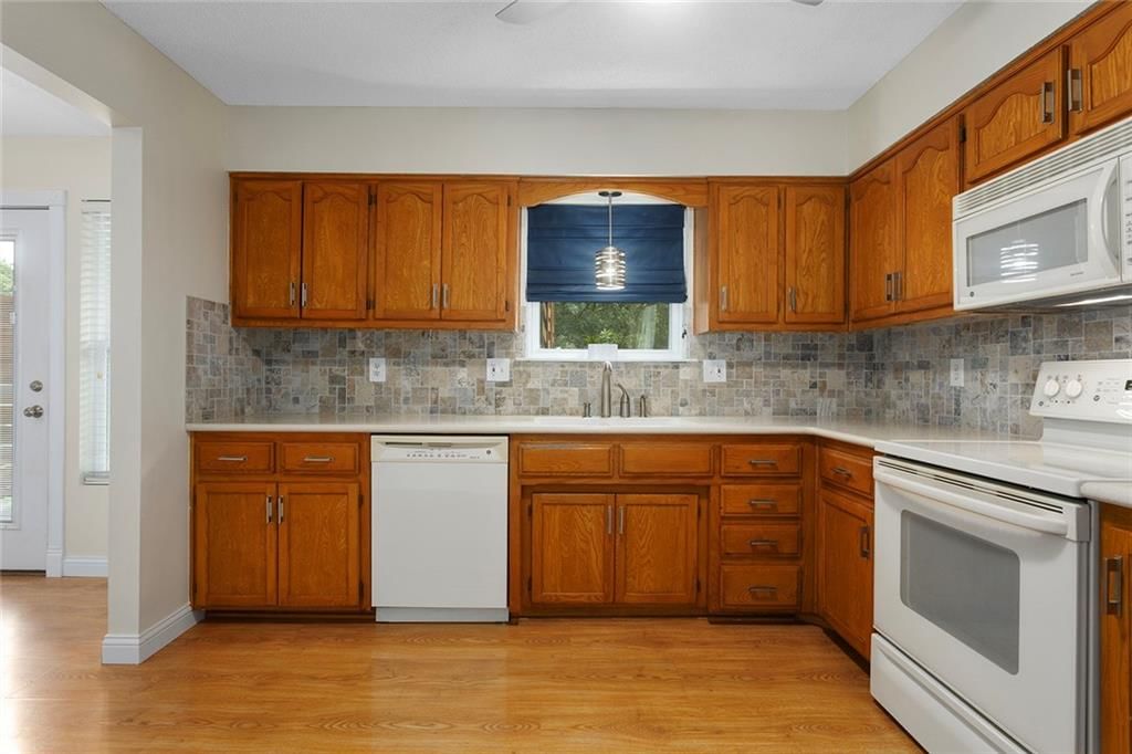 Photo 12 of 43 - 1407 NW 74th Street