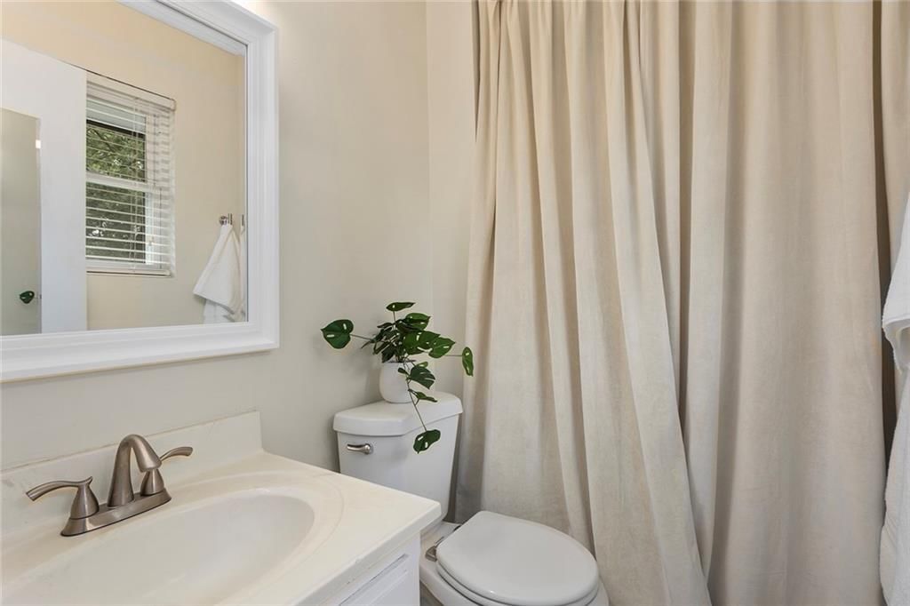 Photo 19 of 43 - 1407 NW 74th Street