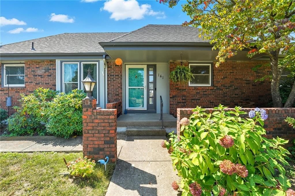 141 Woodbridge Lane, Kansas City, MO