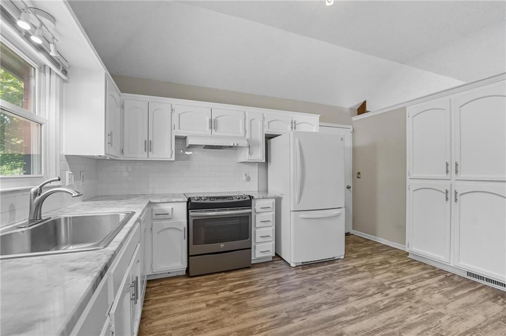 141 Woodbridge Lane — photo 8