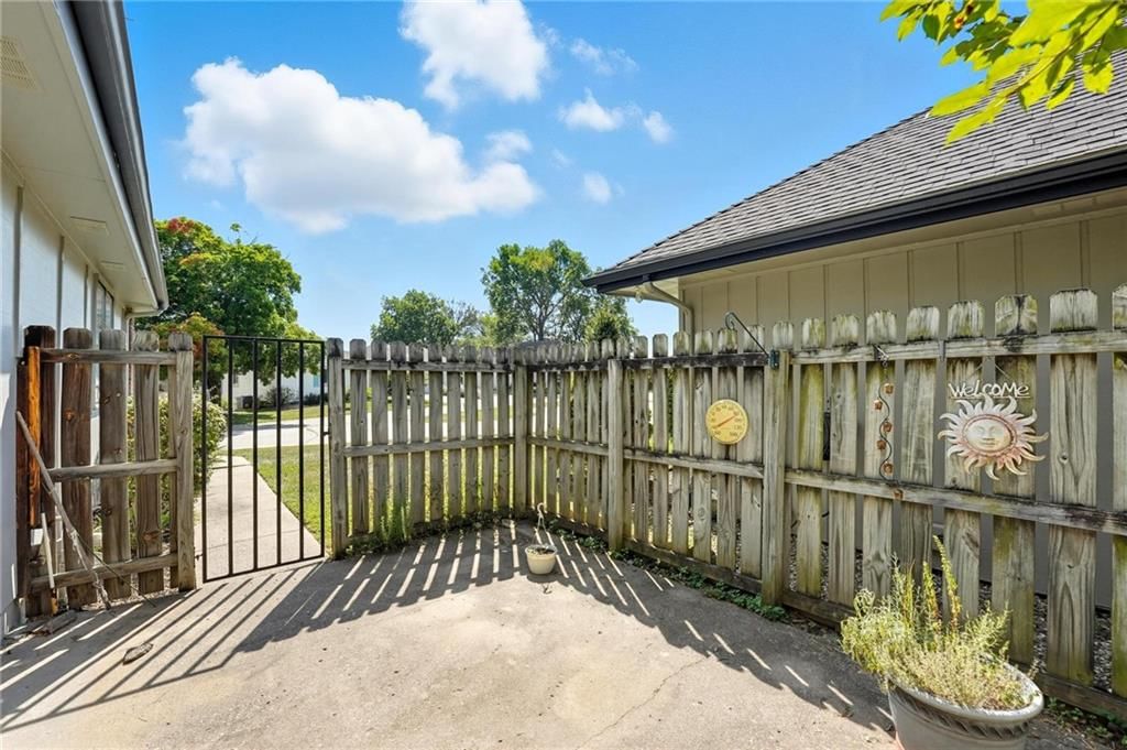 141 Woodbridge Lane — photo 31