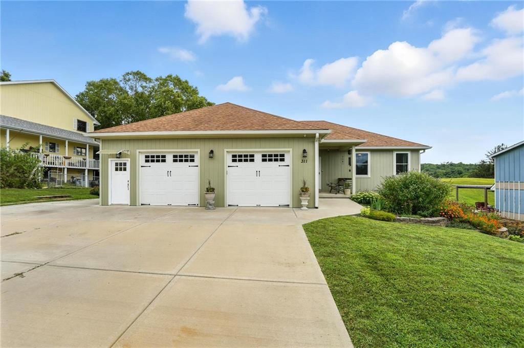 Photo 3 of 45 - 311 Summerset Drive