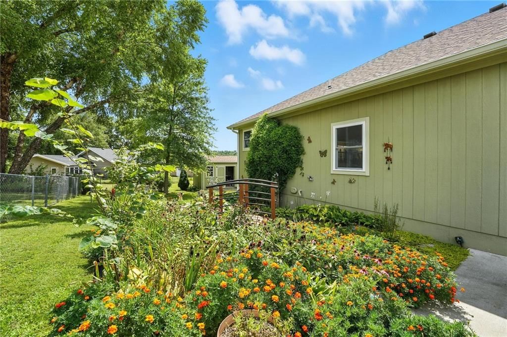 Photo 4 of 45 - 311 Summerset Drive