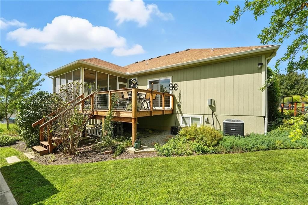 Photo 6 of 45 - 311 Summerset Drive