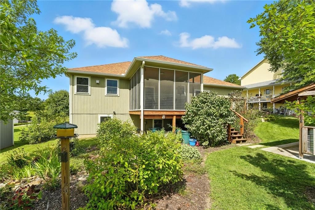 Photo 7 of 45 - 311 Summerset Drive