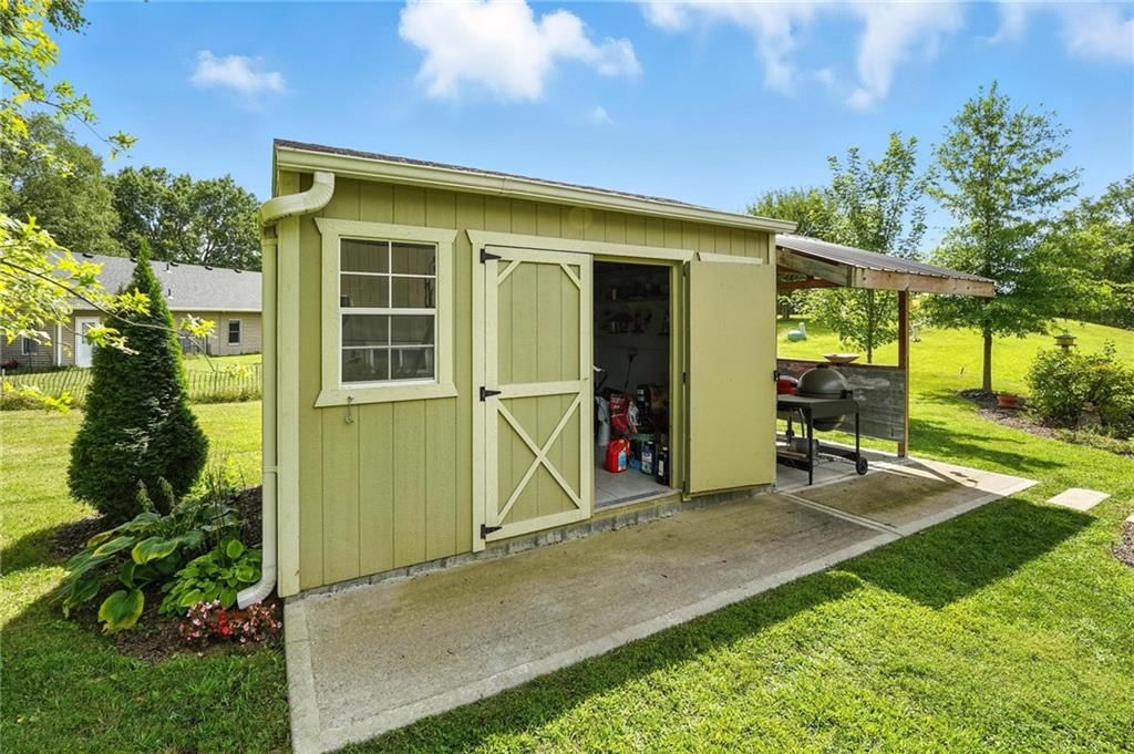 Photo 9 of 45 - 311 Summerset Drive