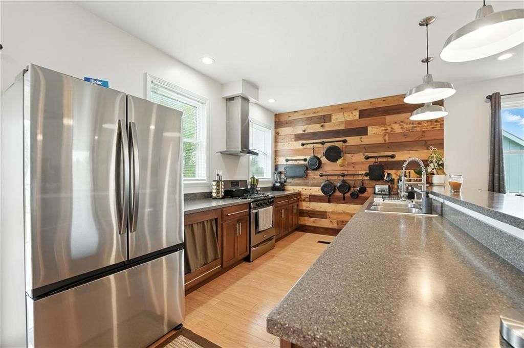 Photo 14 of 45 - 311 Summerset Drive