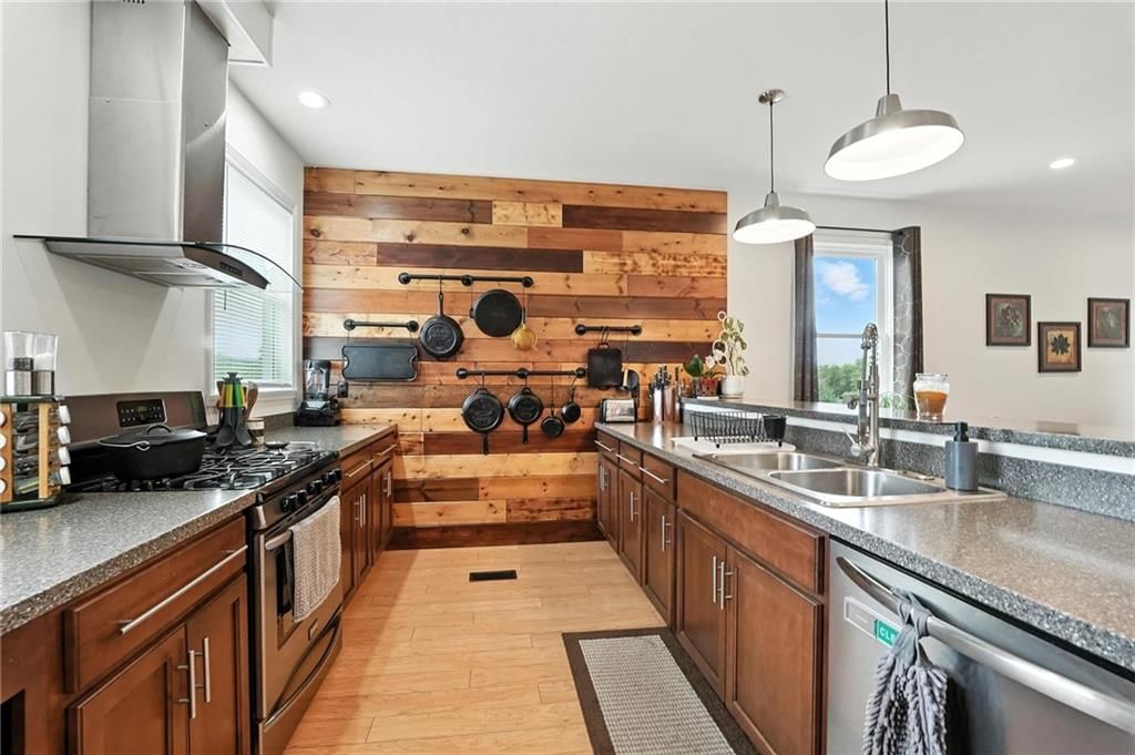 Photo 15 of 45 - 311 Summerset Drive