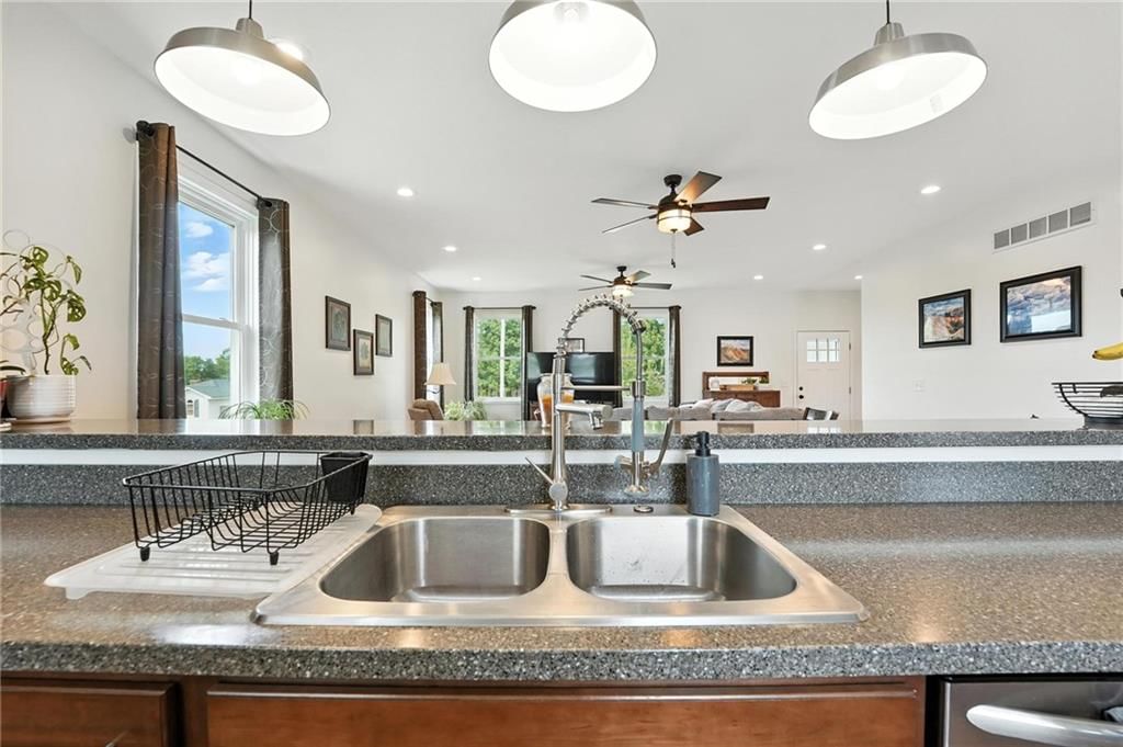 Photo 17 of 45 - 311 Summerset Drive
