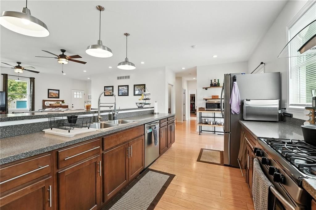 Photo 18 of 45 - 311 Summerset Drive