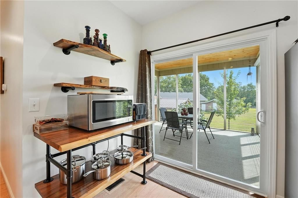 Photo 19 of 45 - 311 Summerset Drive