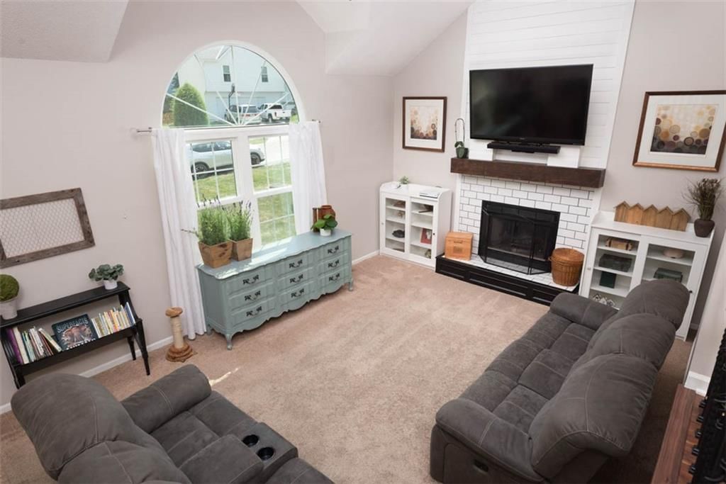 Photo 4 of 24 - 12421 S PARKER Terrace