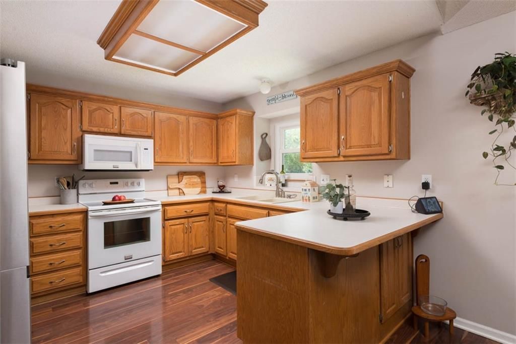 Photo 7 of 24 - 12421 S PARKER Terrace