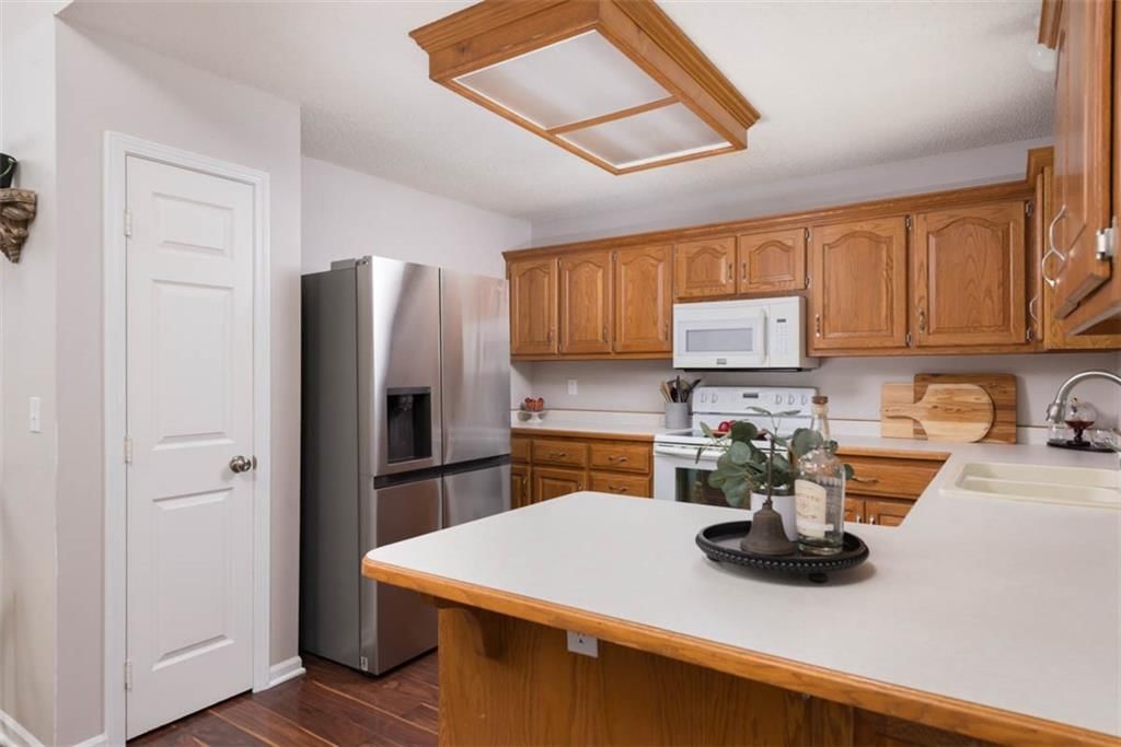 Photo 8 of 24 - 12421 S PARKER Terrace