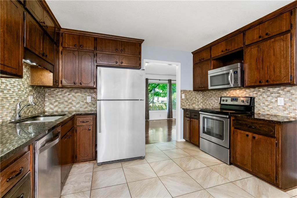 8205 FREEMAN Avenue — photo 10