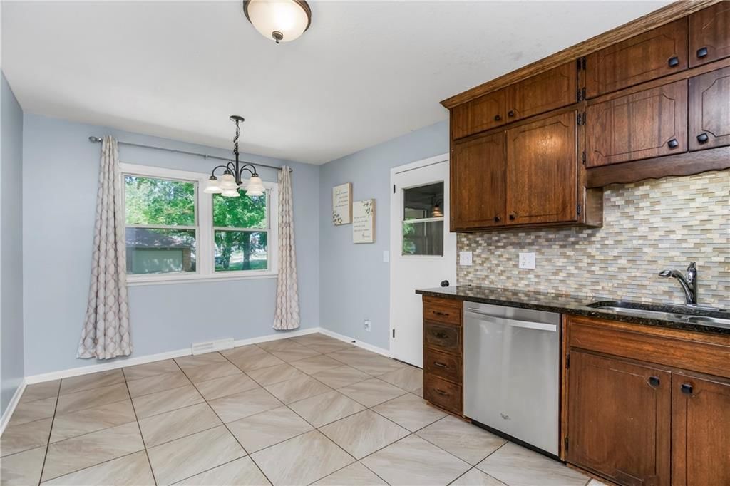 8205 FREEMAN Avenue — photo 11