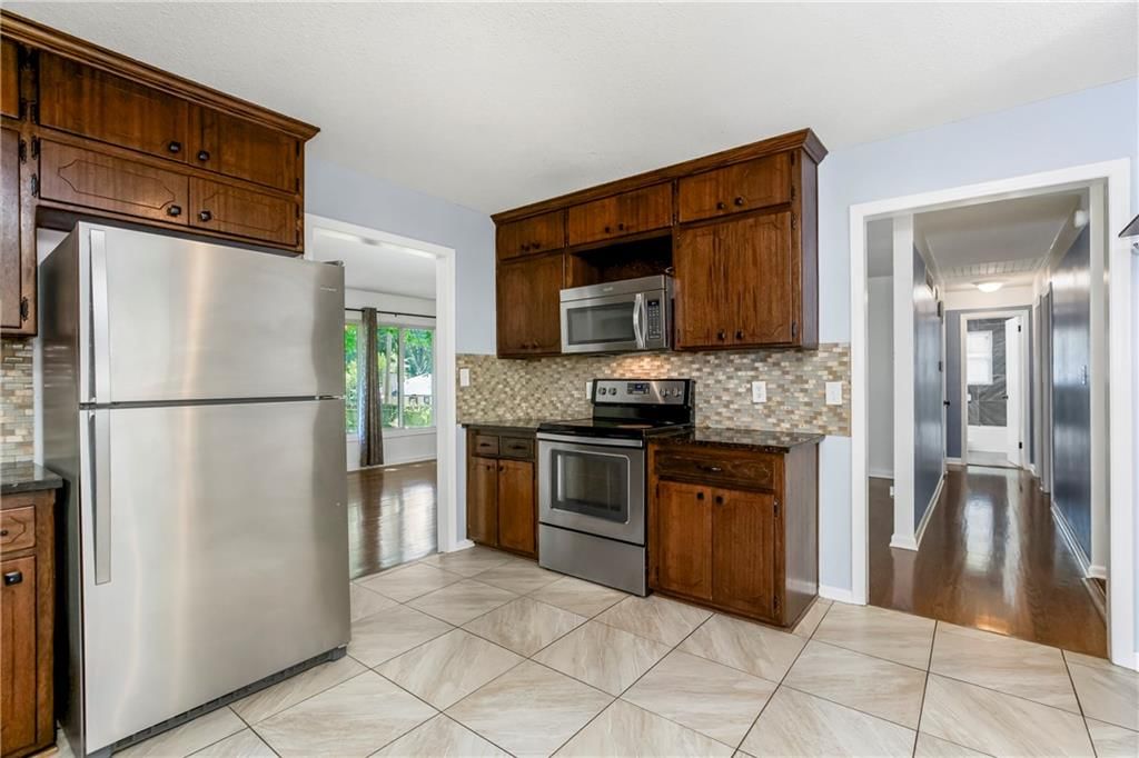 8205 FREEMAN Avenue — photo 12