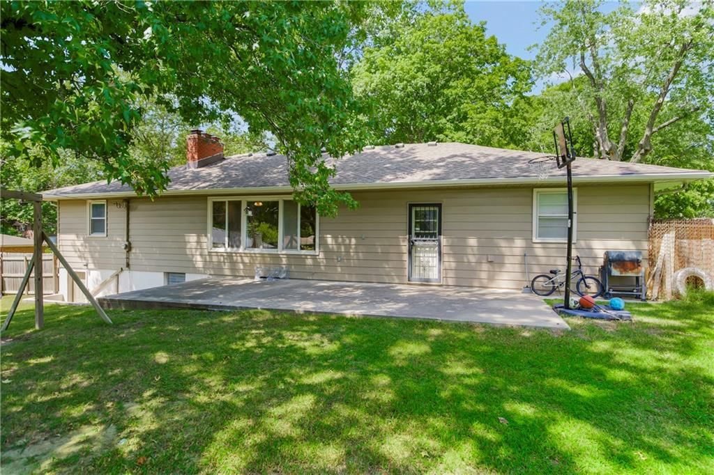 8205 FREEMAN Avenue — photo 19