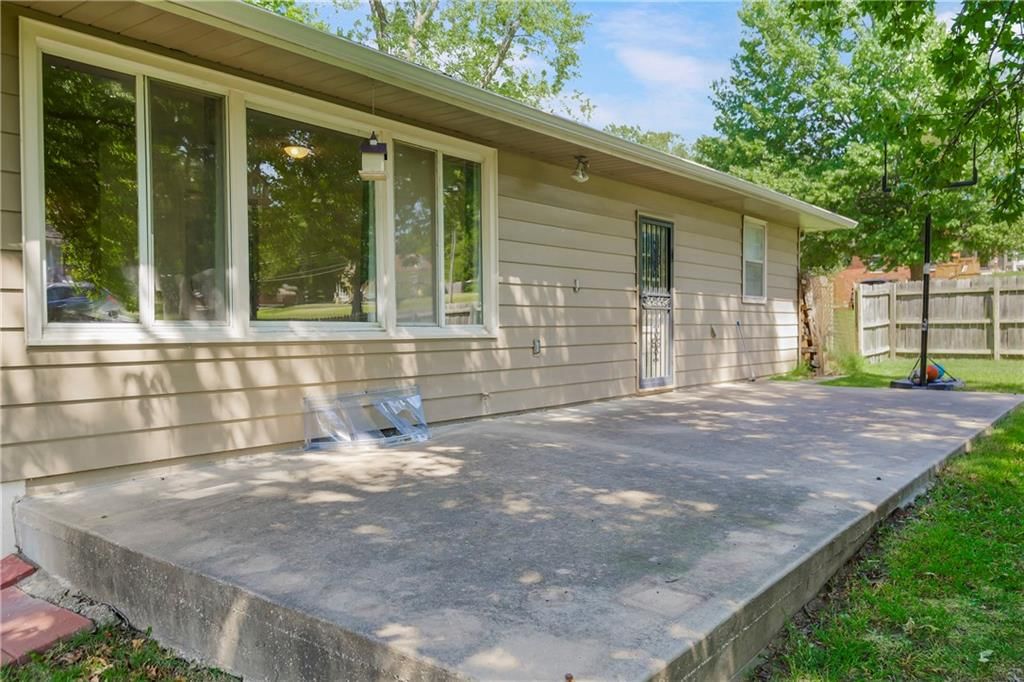 8205 FREEMAN Avenue — photo 20