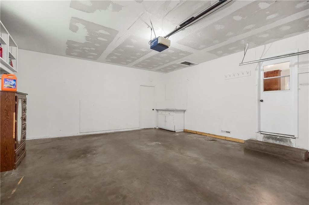 8205 FREEMAN Avenue — photo 24