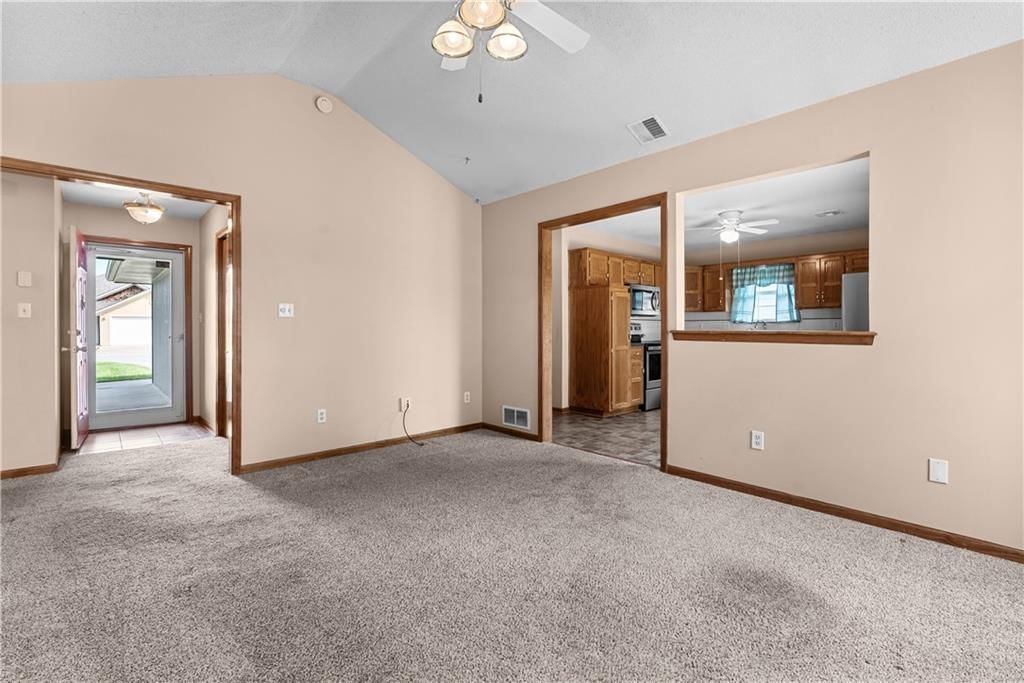 Photo 7 of 31 - 1213 DEAN Drive